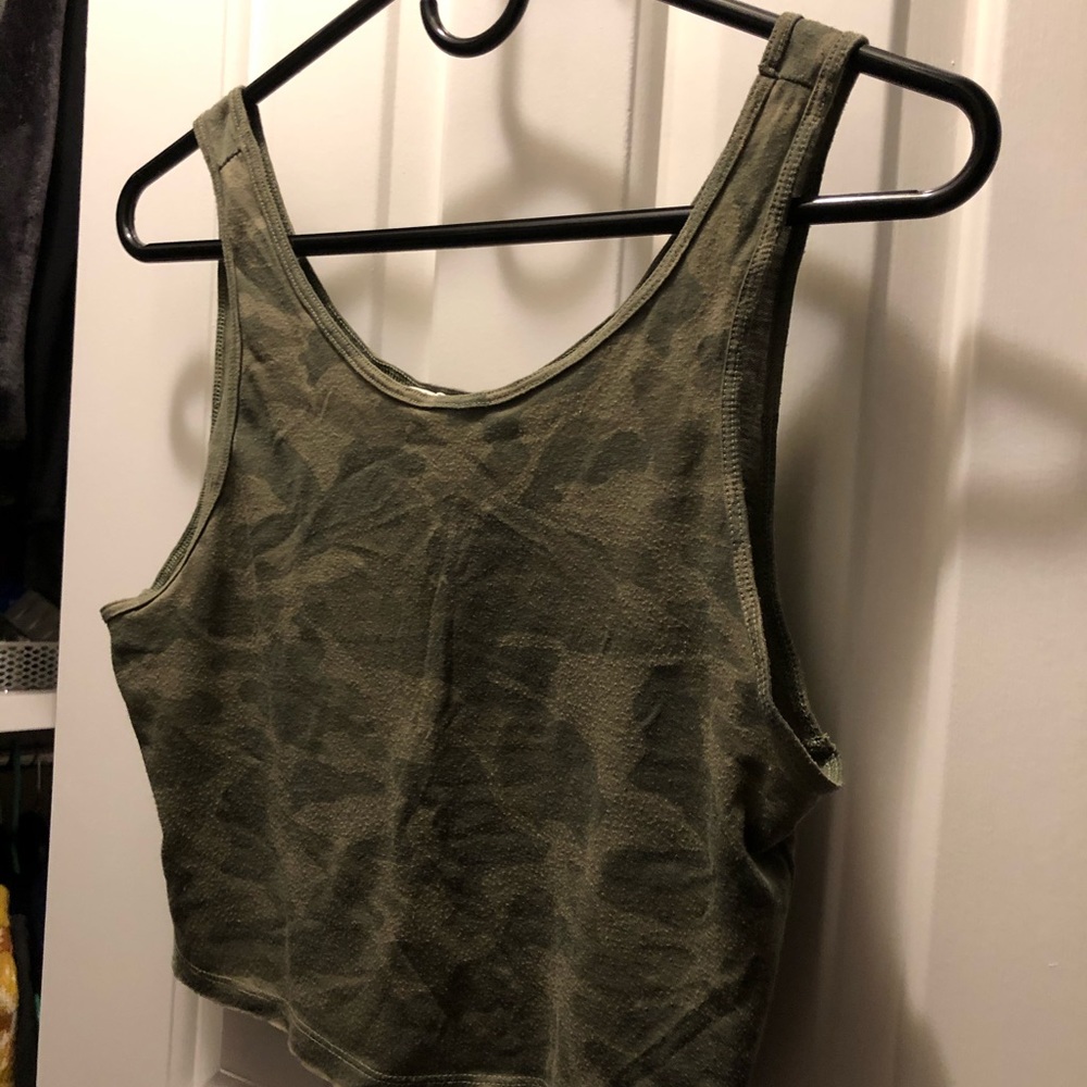 ⭐️ 4/$20 FINAL PRICE Camo Print Crop Top